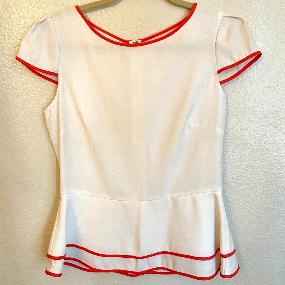 Gianni Bini White Peplum Top w/ Coral Piping EUC